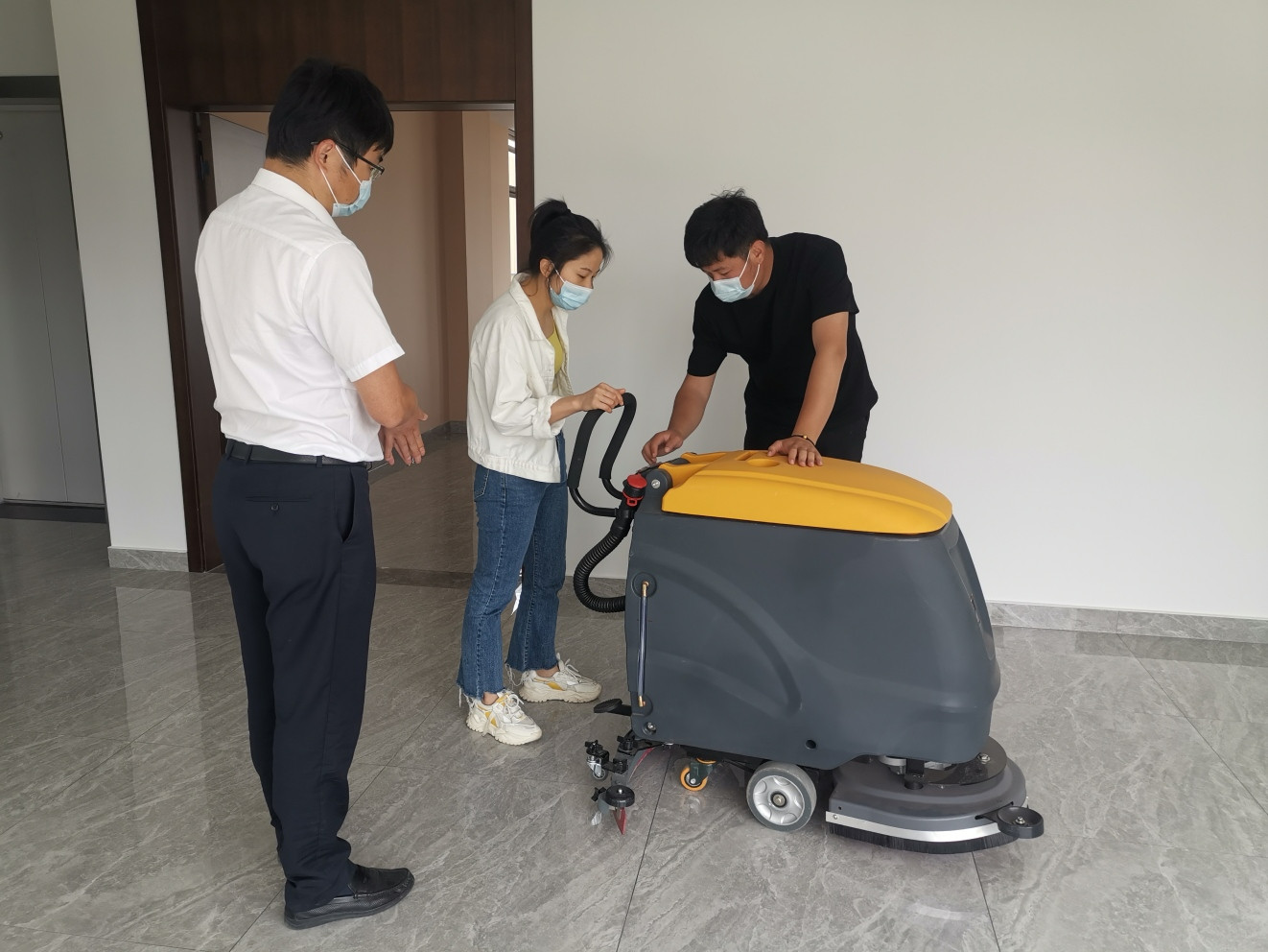 厂家告诉你手推式洗地机的价格高不高